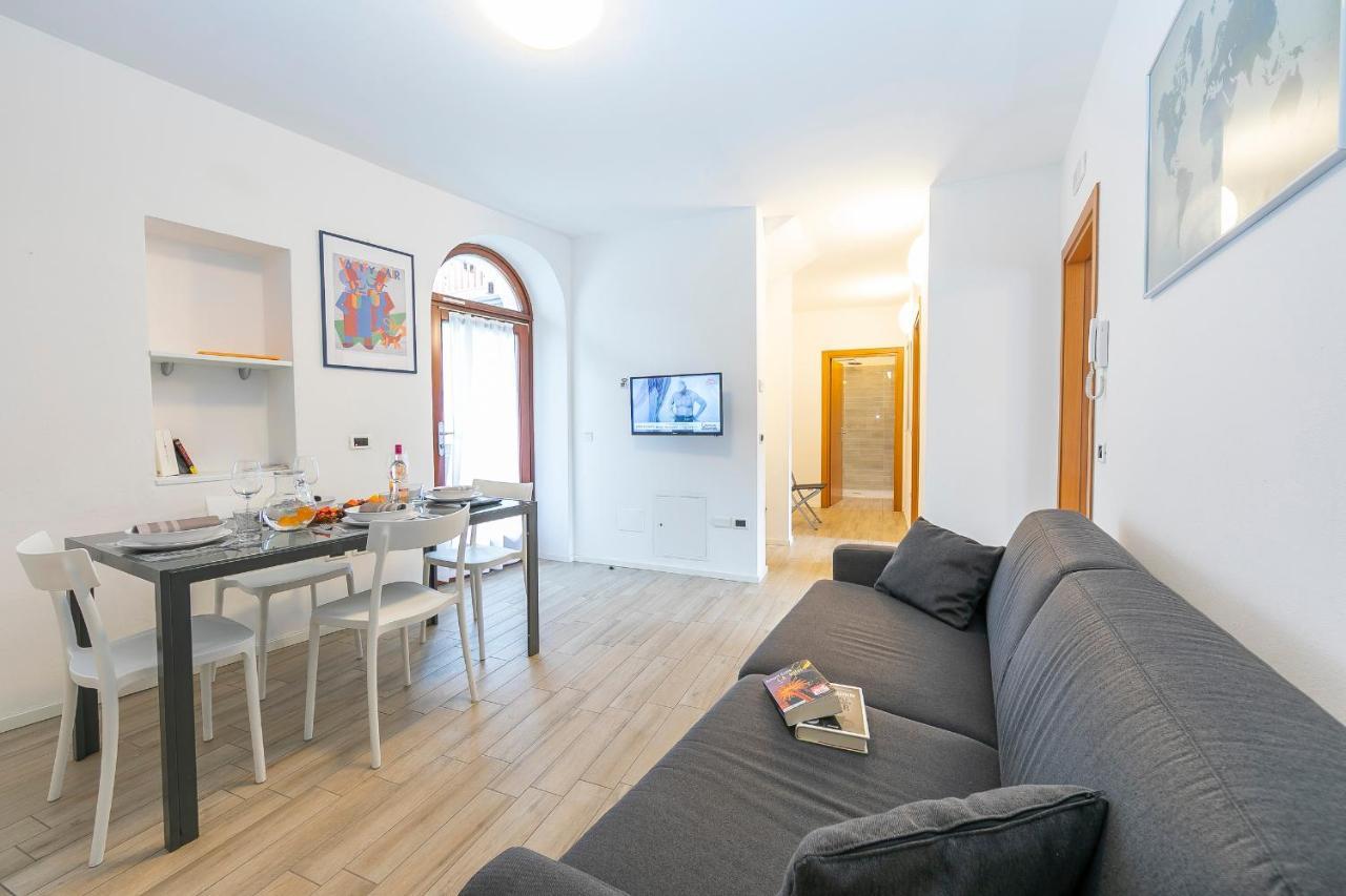 Apartment Rocks - Happy Arco